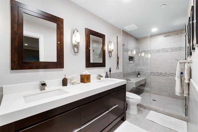 Building Photo - 301 Tarpon Dr