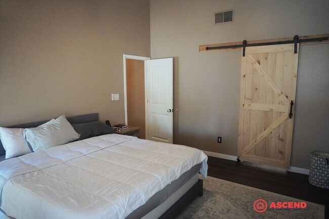 Building Photo - Beautiful 3 Bedroom + Office Home with a P...