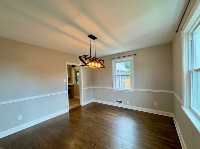 Building Photo - 205 Sipple Ave