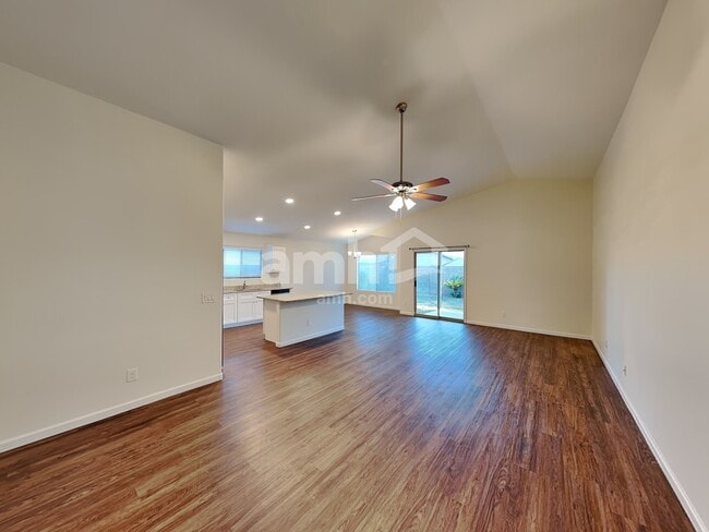 Building Photo - 3033 W Quail Ave