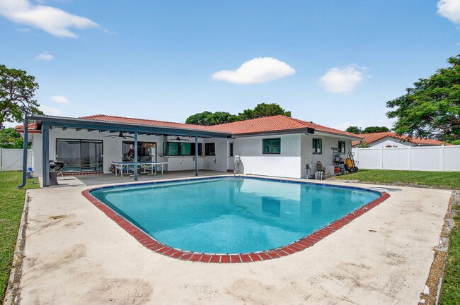 Building Photo - 20833 Sonrisa Way