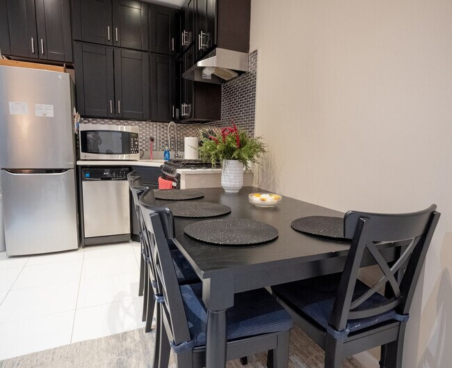 Building Photo - 5 W 101st St