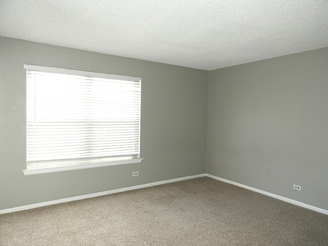 Building Photo - 9370 E Girard Ave