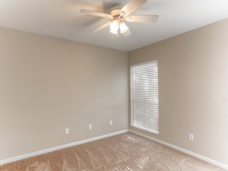 Building Photo - 10422 Hunters Haven Blvd