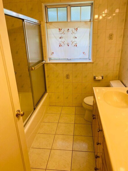 Bathroom - 3765 Mosswood Dr