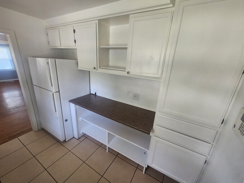 Building Photo - 5928 Fontana St