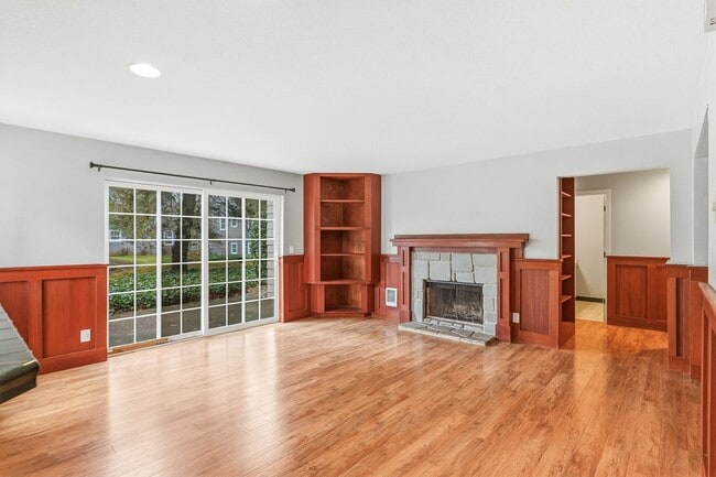 Building Photo - Ground Level 2 Bedroom Condo in Charbonneau Community