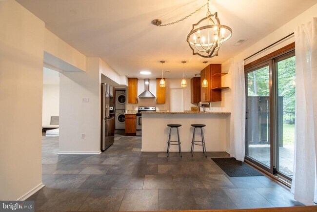 Building Photo - 6277 Occoquan Forest Dr