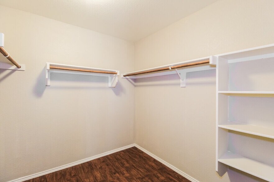 Building Photo - 128 Feverbush Dr