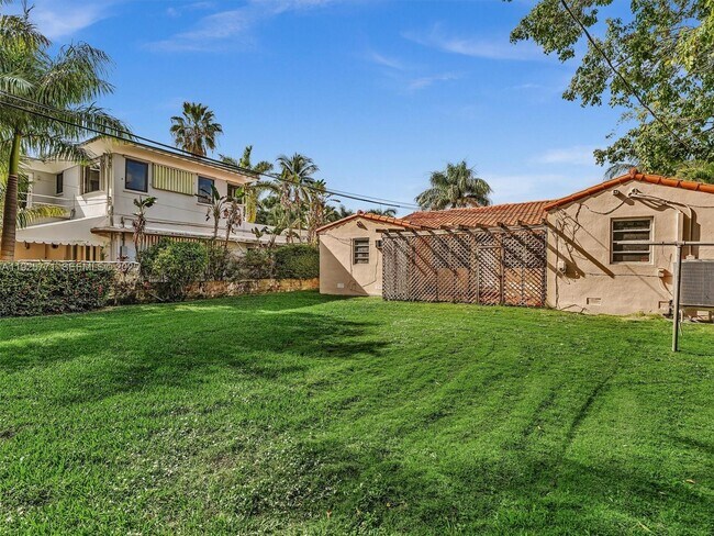 Building Photo - 2443 Meridian Ave