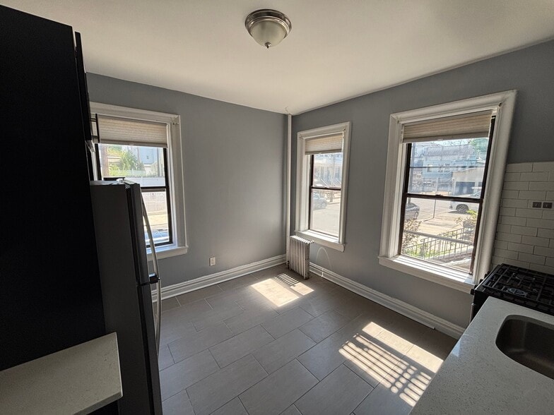 Building Photo - 141 Duncan Ave