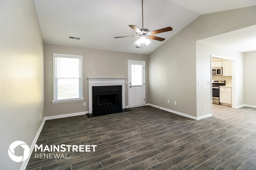 Building Photo - 3705 Creek Point Way