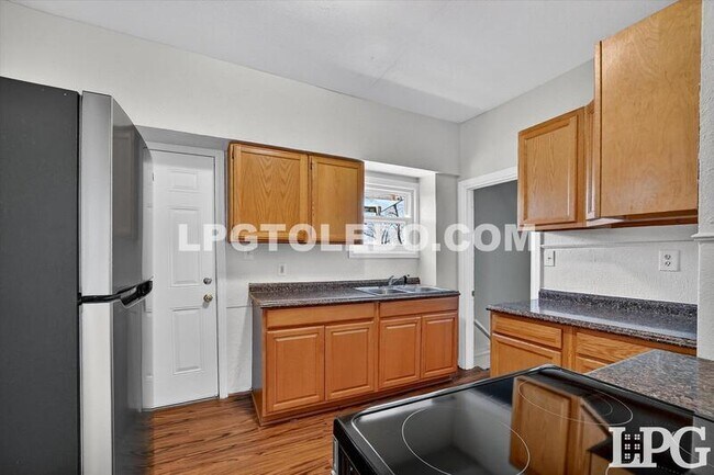 Building Photo - 1434 Kedron St