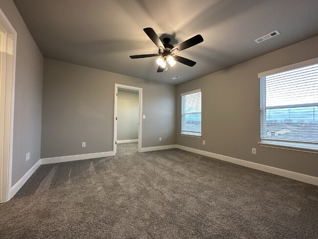 Building Photo - 2040 Tallgrass Ter