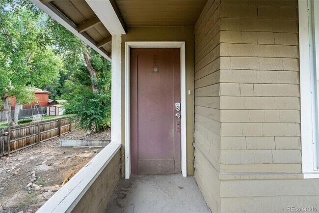 Building Photo - 1532 N Chestnut St
