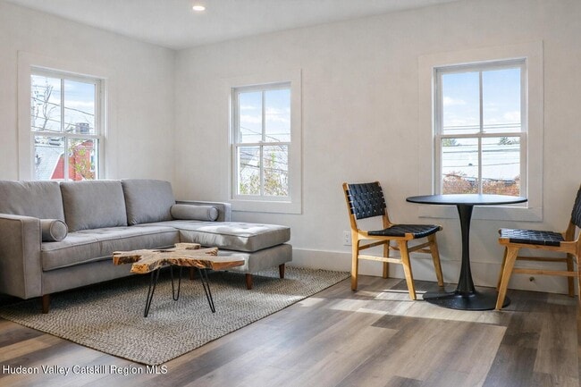 Building Photo - 18 Rock City Rd