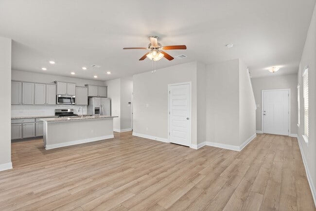 Building Photo - 409 Aurora Creek Ln