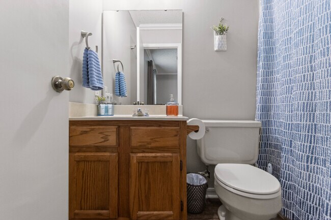 Building Photo - 106 Willow Grove Ct