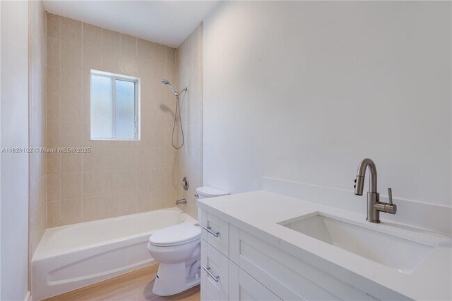 Building Photo - 383 NE 34th Terrace