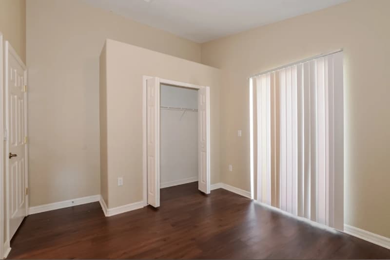 Building Photo - 120 Vine Dr