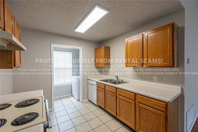 Building Photo - 3085 W Woodridge Dr