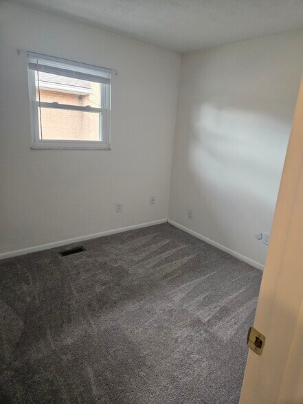 Building Photo - 860 Sussex Pl