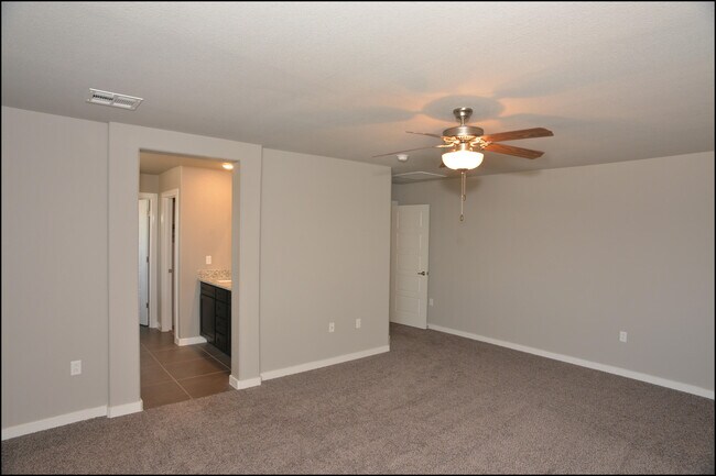 Building Photo - 945 Penrith St