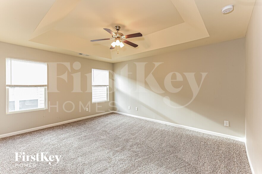 Building Photo - 45 Riviera Dr SE