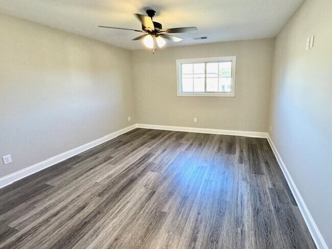 Building Photo - StoneArchCove5462