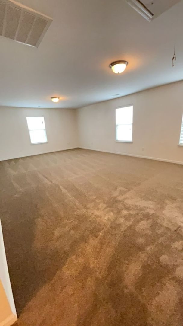 Building Photo - Beautiful 4-Bedroom 2.5 Bath Home