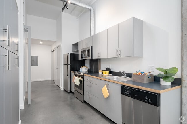 1BD, 1BR - 570SF - 19th & Mercer