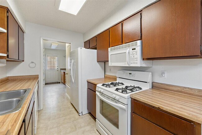 Building Photo - 12416 Deer Falls Dr