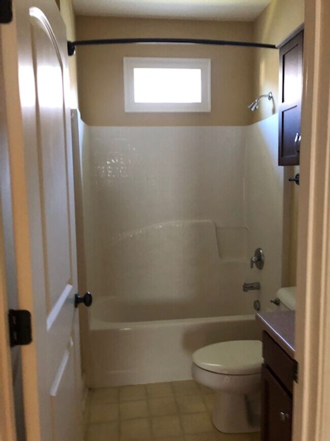 Building Photo - 237 Dogwood Cir