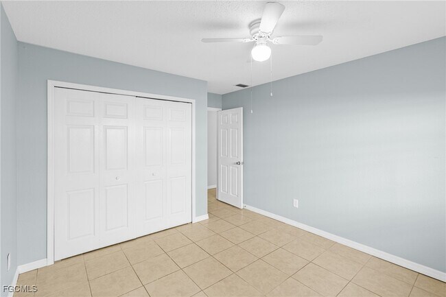 Building Photo - 6014 Deming Ave