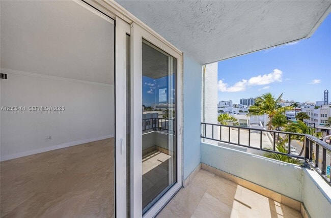 Building Photo - 720 Collins Ave