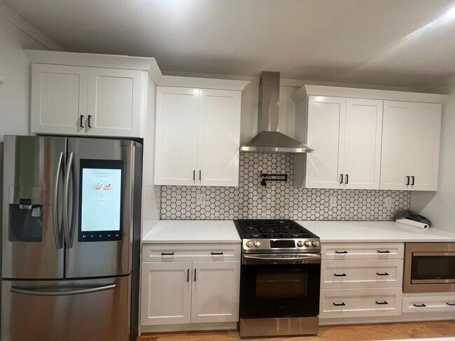 Building Photo - Stunning 4 BR/3.5 BA Single-Family Home in...