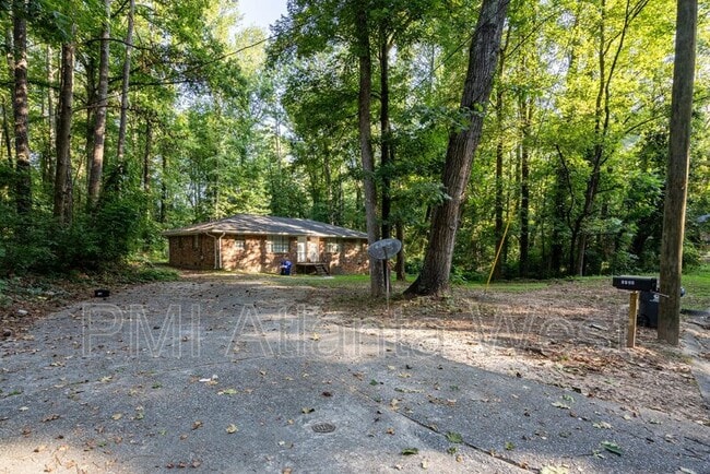 Building Photo - 6480 Raymond Dr