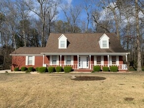 Building Photo - BEAUTIFUL 3 BEDROOM HOME