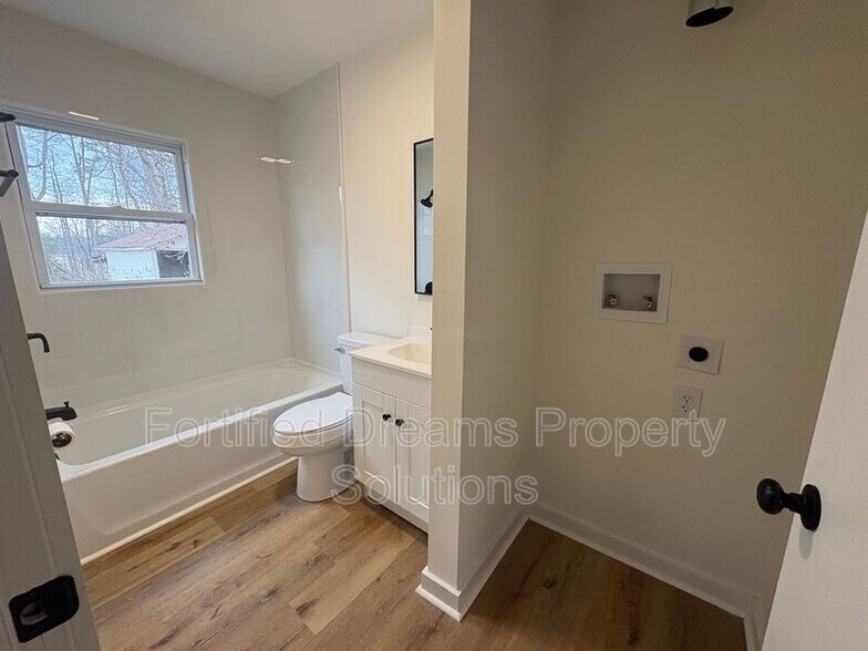 Building Photo - 431 Peeden Dr