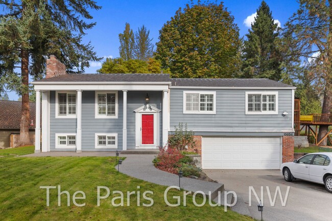 Building Photo - Gorgeous Fairwood Greens 4BR *A/C, Upgrade...