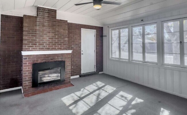 Building Photo - "Spacious 5-Bedroom Gem on Locust Street – 2,053 Sq. Ft. of Comfort in Denver's Heart!"