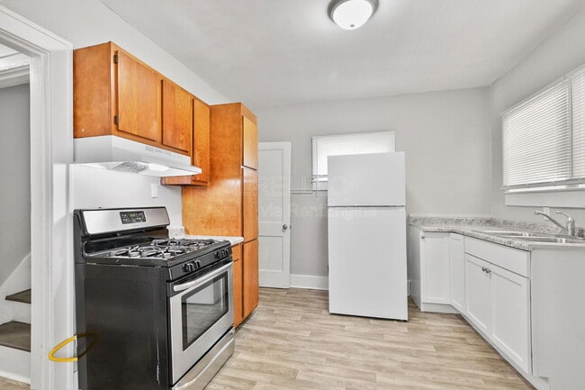 Building Photo - 4116 Larkwood Ave