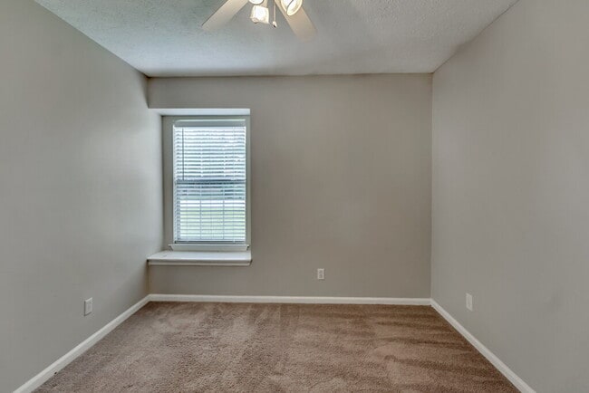 Building Photo - Great looking home in Richmond Hill