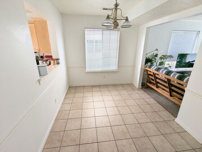 Building Photo - Provo Townhouse