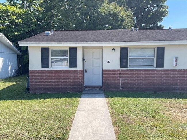 Building Photo - 4128-4126 Shoreline Dr