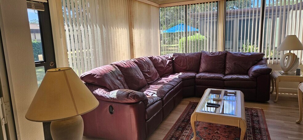 Building Photo - 6215 Green View Cir