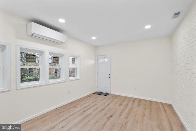 Building Photo - 4512 Lark Ln