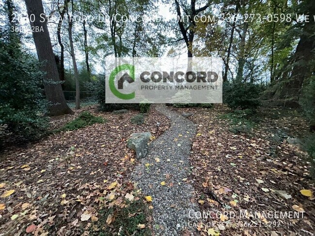 Building Photo - 2630 Stratford Dr