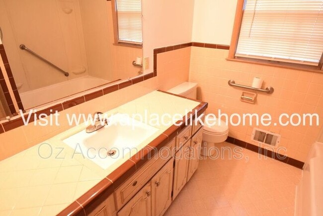 Building Photo - 7820 Arlington Ave