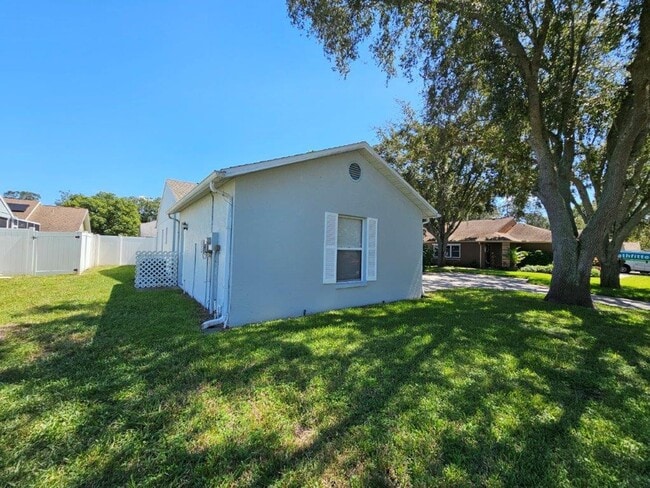 Building Photo - Must See!!!  Large 2 Bed 2 Bath with garag...